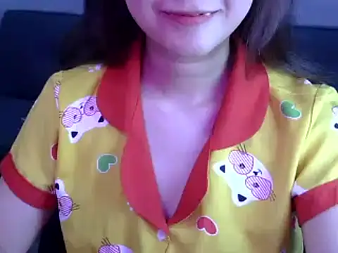 Snapshot of Bee_2k chatting on May 6, 4:19 am Bee 2k online show from May 6, 4:19 am