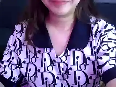 Snapshot of Bee_2k chatting on May 13, 4:32 am Bee 2k online show from May 13, 4:32 am