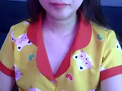 Snapshot of Bee_2k chatting on May 28, 4:32 am Bee 2k online show from May 28, 4:32 am