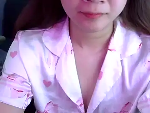 Snapshot of Bee_2k chatting on June 2, 4:25 am Bee 2k online show from June 2, 4:25 am