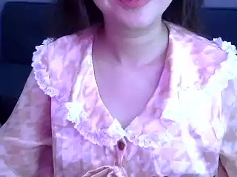 Snapshot of Bee_2k chatting on June 5, 4:30 am Bee 2k online show from June 5, 4:30 am