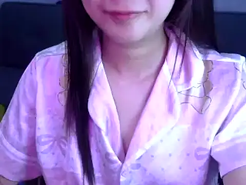 Snapshot of Bee_2k chatting on June 24, 4:33 am Bee 2k online show from June 24, 4:33 am