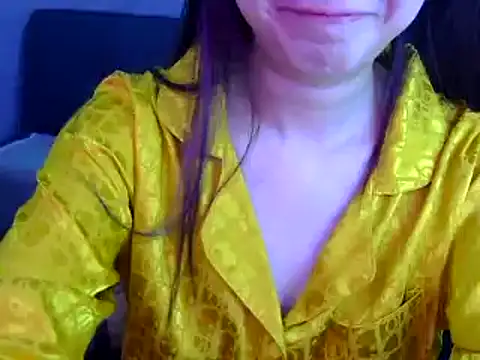 Snapshot of Bee_2k chatting on June 26, 4:28 am Bee 2k online show from June 26, 4:28 am