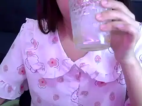 Snapshot of Bee_2k chatting on July 7, 4:26 am Bee 2k online show from July 7, 4:26 am