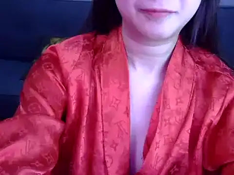 Snapshot of Bee_2k chatting on July 10, 4:28 am Bee 2k online show from July 10, 4:28 am