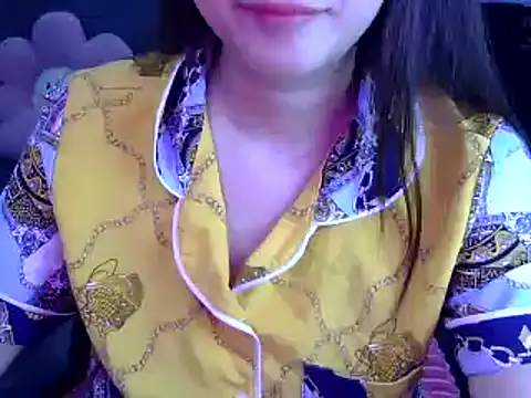 Snapshot of Bee_2k chatting on July 18, 4:16 am Bee 2k online show from July 18, 4:16 am