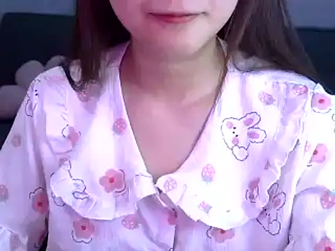 Snapshot of Bee_2k chatting on July 25, 4:21 am Bee 2k online show from July 25, 4:21 am