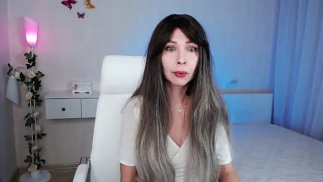 Snapshot of wendifoste chatting on December 6, 7:45 pm wendifoste online show from December 6, 7:45 pm