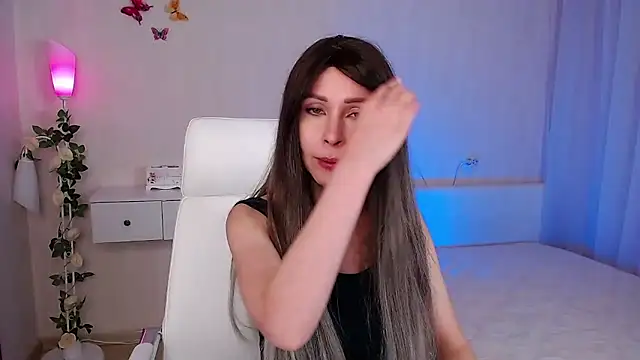 Snapshot of wendifoste chatting on February 18, 8:25 pm wendifoste online show from February 18, 8:25 pm