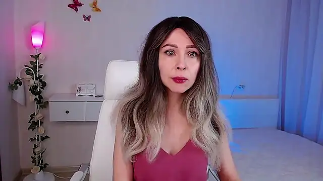 Snapshot of wendifoste chatting on March 21, 5:23 pm wendifoste online show from March 21, 5:23 pm