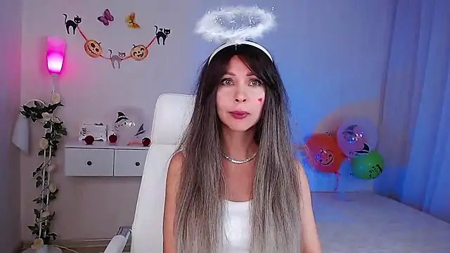 Snapshot of wendifoste chatting on October 29, 1:35 pm wendifoste online show from October 29, 1:35 pm