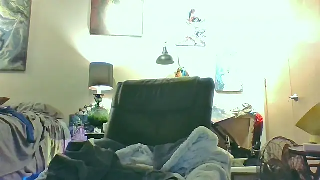 eatmeplease44 online show from October 20, 8:04 am