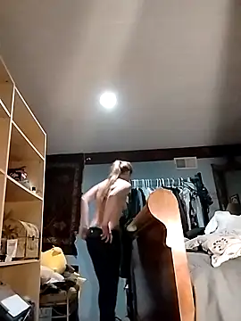 eatmeplease44 online show from October 26, 8:04 pm