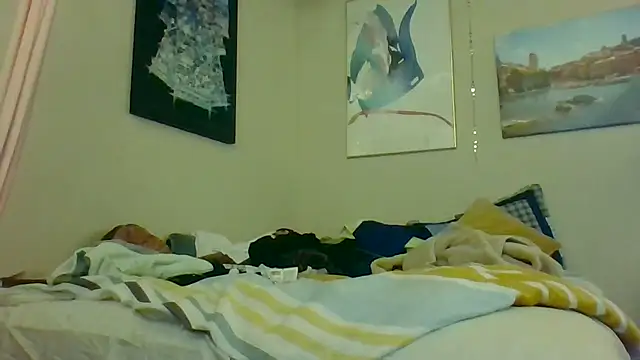 Snapshot of eatmeplease44 chatting on June 4, 3:56 am eatmeplease44 online show from June 4, 3:56 am