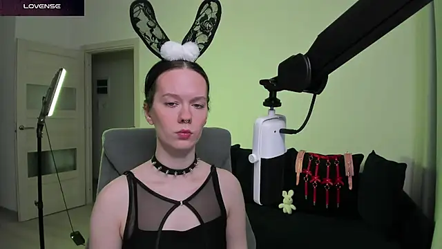 DivineBite online show from February 28, 3:02 pm