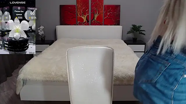 Snapshot of VictoriaTiger chatting on December 27, 2:12 pm VictoriaTiger online show from December 27, 2:12 pm