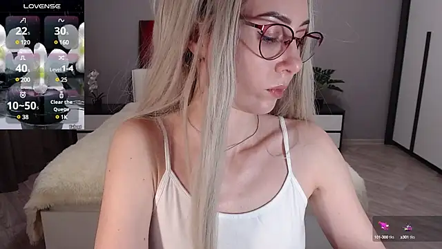 Snapshot of VictoriaTiger chatting on February 20, 2:02 pm VictoriaTiger online show from February 20, 2:02 pm