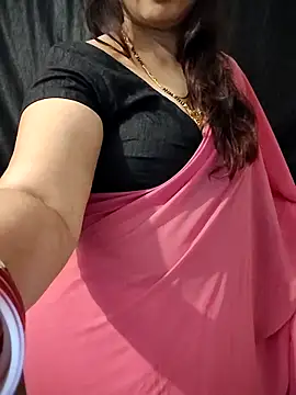 Snapshot of seema4xxxfun chatting on June 13, 6:11 am seema4xxxfun online show from June 13, 6:11 am