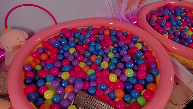 Snapshot of liagirl_cute chatting on March 7, 6:57 am liagirl cute online show from March 7, 6:57 am