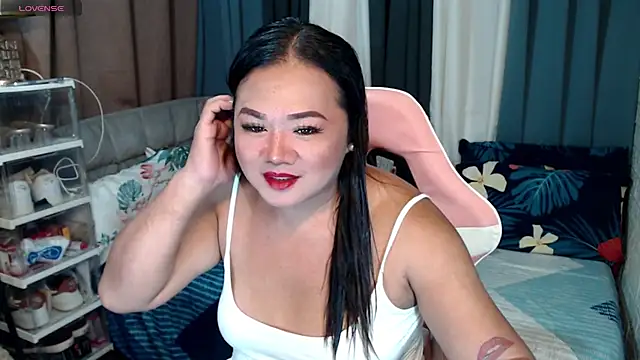 Snapshot of MagnificatMistress chatting on December 16, 6:10 am MagnificatMistress online show from December 16, 6:10 am