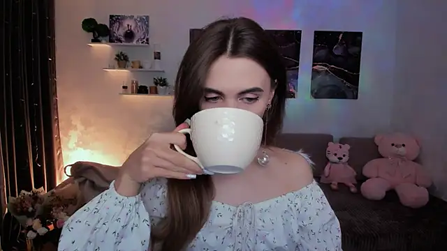 aPieceOfJoy online show from December 18, 9:54 pm