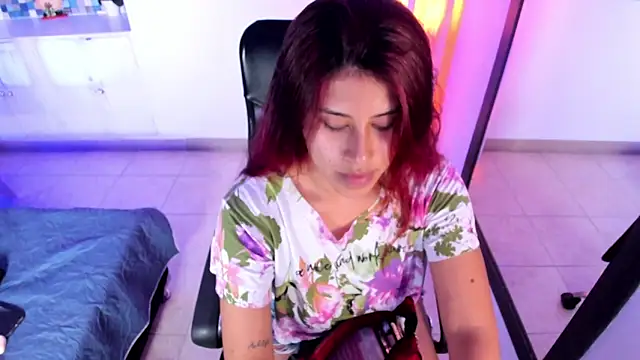 Snapshot of Karlagonzales_ chatting on February 7, 6:45 pm Karlagonzales online show from February 7, 6:45 pm