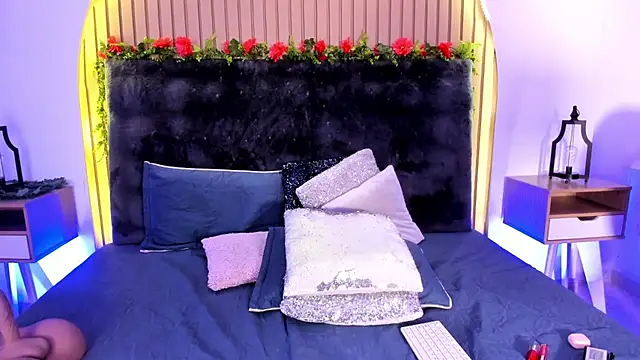 Snapshot of Karlagonzales_ chatting on February 14, 12:51 am Karlagonzales online show from February 14, 12:51 am