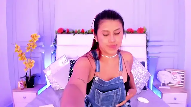 Snapshot of Karlagonzales_ chatting on March 13, 12:37 am Karlagonzales online show from March 13, 12:37 am