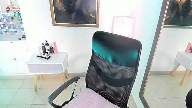 Snapshot of Karlagonzales_ chatting on December 19, 6:26 pm Karlagonzales online show from December 19, 6:26 pm