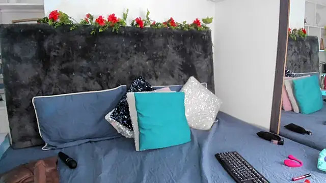 Snapshot of Karlagonzales_ chatting on February 20, 6:41 pm Karlagonzales online show from February 20, 6:41 pm