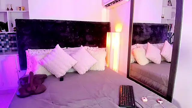 Snapshot of Karlagonzales_ chatting on June 4, 6:47 pm Karlagonzales online show from June 4, 6:47 pm