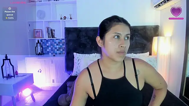 Karlagonzales  online show from June 25, 6:56 pm