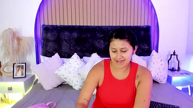 Karlagonzales  online show from August 4, 7:27 pm
