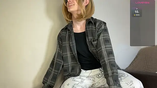 Snapshot of Herman_Elfi chatting on March 18, 12:05 am Herman Elfi online show from March 18, 12:05 am