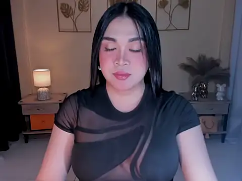 Snapshot of MaxeneCullens chatting on April 17, 2:25 am MaxeneCullens online show from April 17, 2:25 am