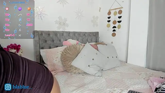 Kianna   online show from May 28, 10:07 pm