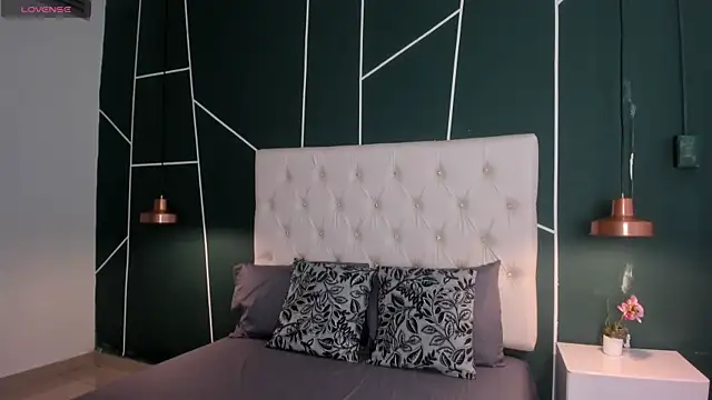 Snapshot of Veronicalanx1 chatting on December 5, 12:03 pm Veronicalanx1 online show from December 5, 12:03 pm