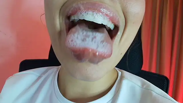 Snapshot of lisbet21x chatting on July 13, 10:45 pm lisbet21x online show from July 13, 10:45 pm