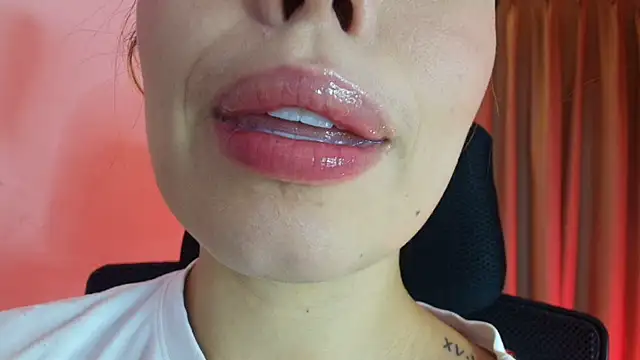 Snapshot of lisbet21x chatting on July 18, 2:21 pm lisbet21x online show from July 18, 2:21 pm