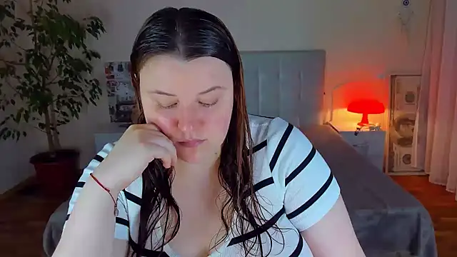 PolinaSalvatore online show from July 27, 4:58 pm