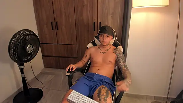 Snapshot of Jake_simons chatting on June 12, 4:17 pm Jake simons online show from June 12, 4:17 pm