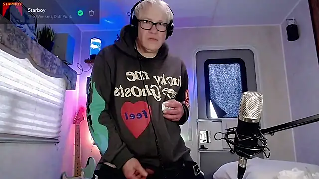 Snarfle82 online show from February 25, 7:14 pm