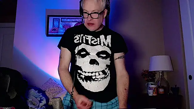 Snarfle82 online show from November 23, 2:17 pm