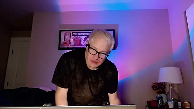 Snarfle82 online show from November 30, 7:56 am