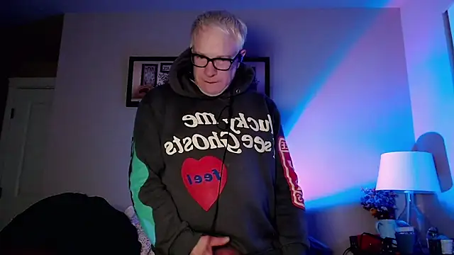 Snarfle82 online show from December 2, 12:38 am