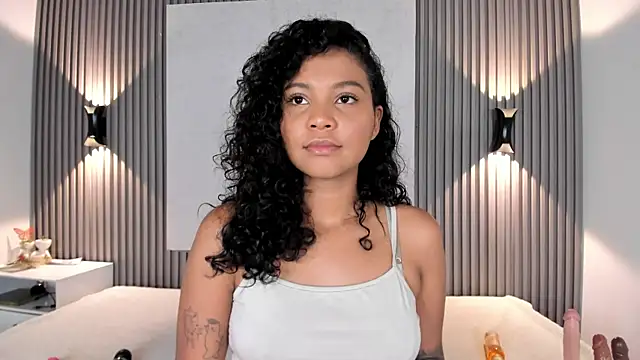Snapshot of Zafiiraa chatting on May 5, 3:36 am Zafiiraa online show from May 5, 3:36 am