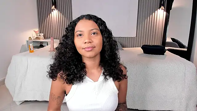 Snapshot of Zafiiraa chatting on May 9, 3:45 am Zafiiraa online show from May 9, 3:45 am