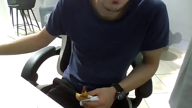 Snapshot of simoninside25 chatting on September 27, 9:47 am simoninside25 online show from September 27, 9:47 am