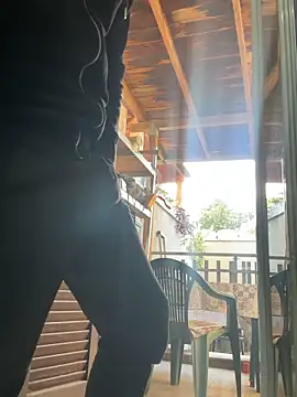 Snapshot of simoninside25 chatting on October 12, 6:45 am simoninside25 online show from October 12, 6:45 am