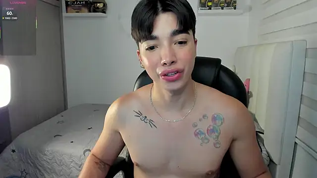 santy7v7 online show from December 14, 2:33 pm